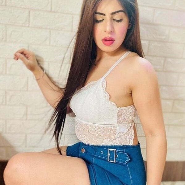 Female Escorts near Holiday inn Mayur Vihar (Delhi) 9958560360, Call Girls East Delhi